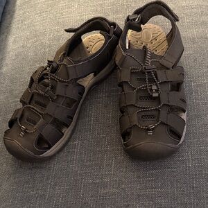 Khoi sandals
